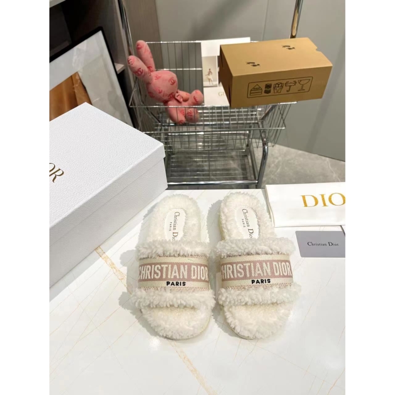 ch**an D*or slippers